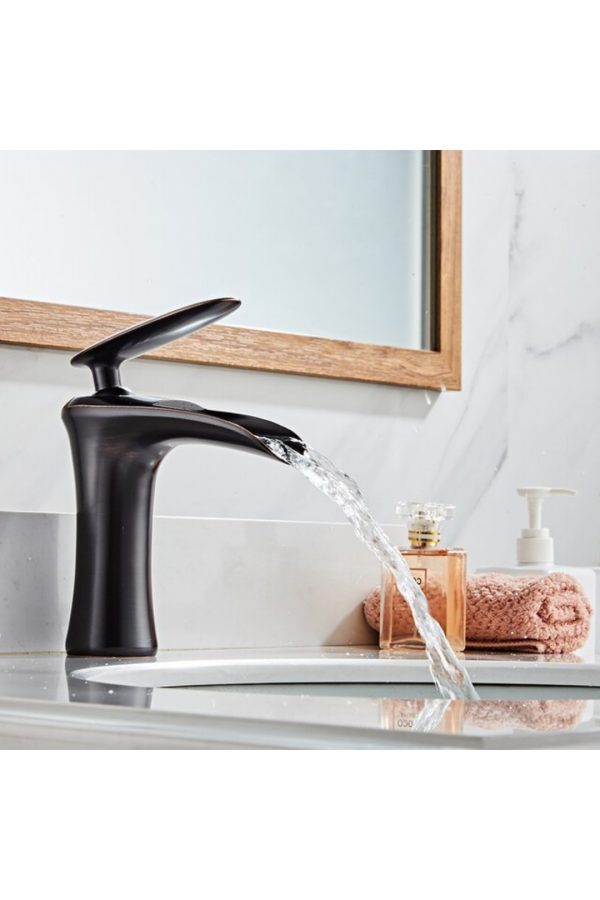 Siyah Şelale Lavabo Bataryası Siyah Şelale Lavabo Bataryası