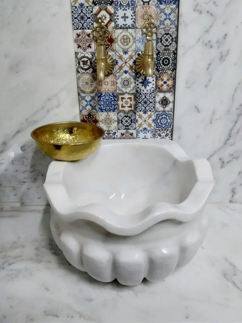 Beyaz Dalgalı Kavun Dilimi Mermer Kurna 1